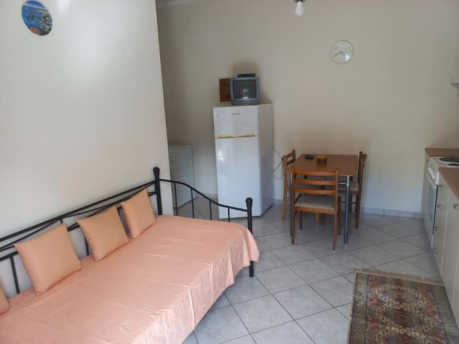 Stefkas Apartment1 Патри Екстер'єр фото